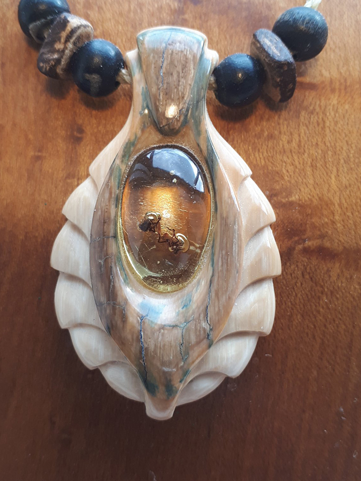 Vaughn Warren Mammoth with Amber 2022