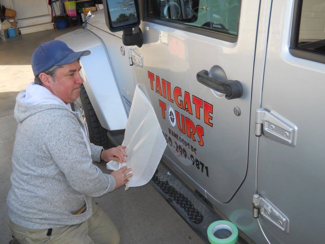 tail gate tours vaughn warren sign and graphics